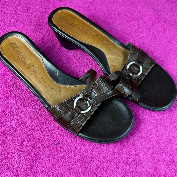 Clarks slides sandals Barely Worn 9M  | Leather Sandals (used) - Picture 4 of 9